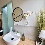 Mickitos Square And 3* Скоп'є