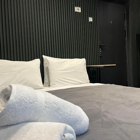 Aparthotel Mickitos Square And Skopje