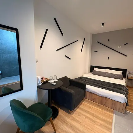 Mickitos Square And Скопье