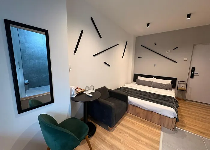 Mickitos Square And Скопье