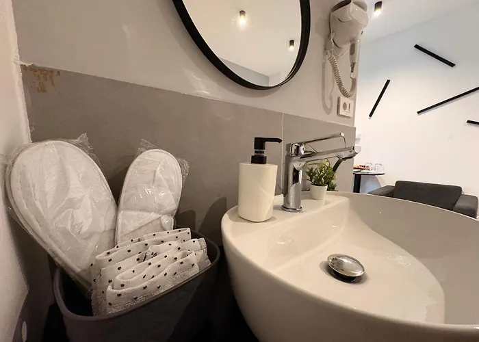 Апарт-отель Mickitos Square And