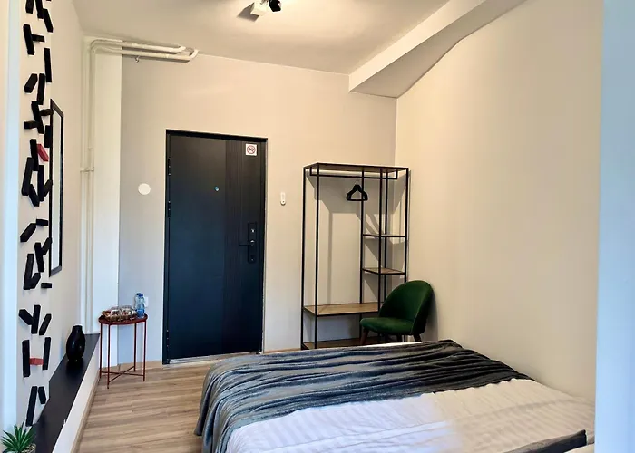 Mickitos Square And 3* Скопье