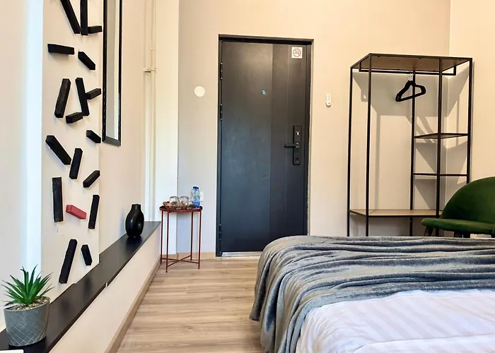 Апарт-отель Mickitos Square And 3*