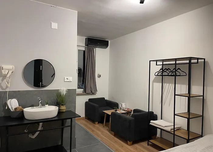 Апарт-отель Mickitos Square And 3*