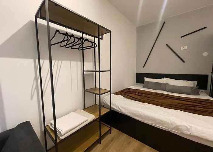 Mickitos Square And 3* Скопье