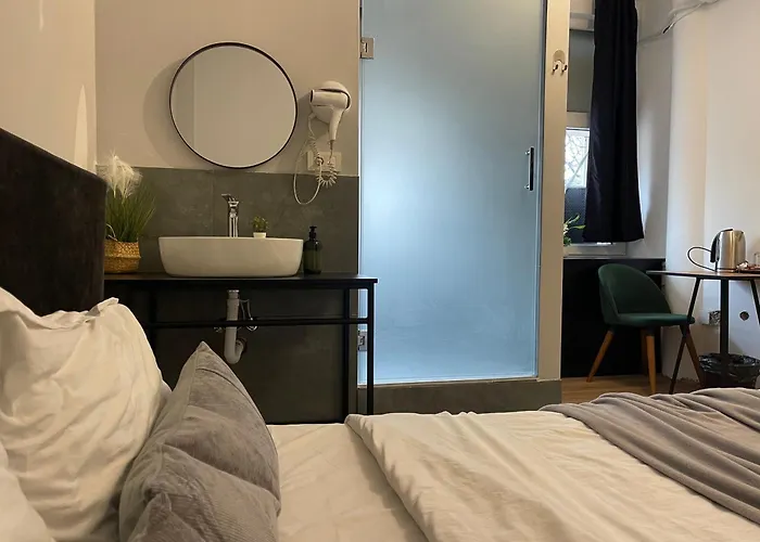 Mickitos Square And 3*